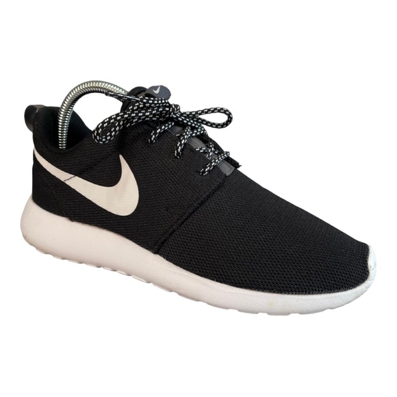 Nike Shoes - Nike | Rosche One Womens Breathable Lughtweight Sneakers Black White Size 7.5